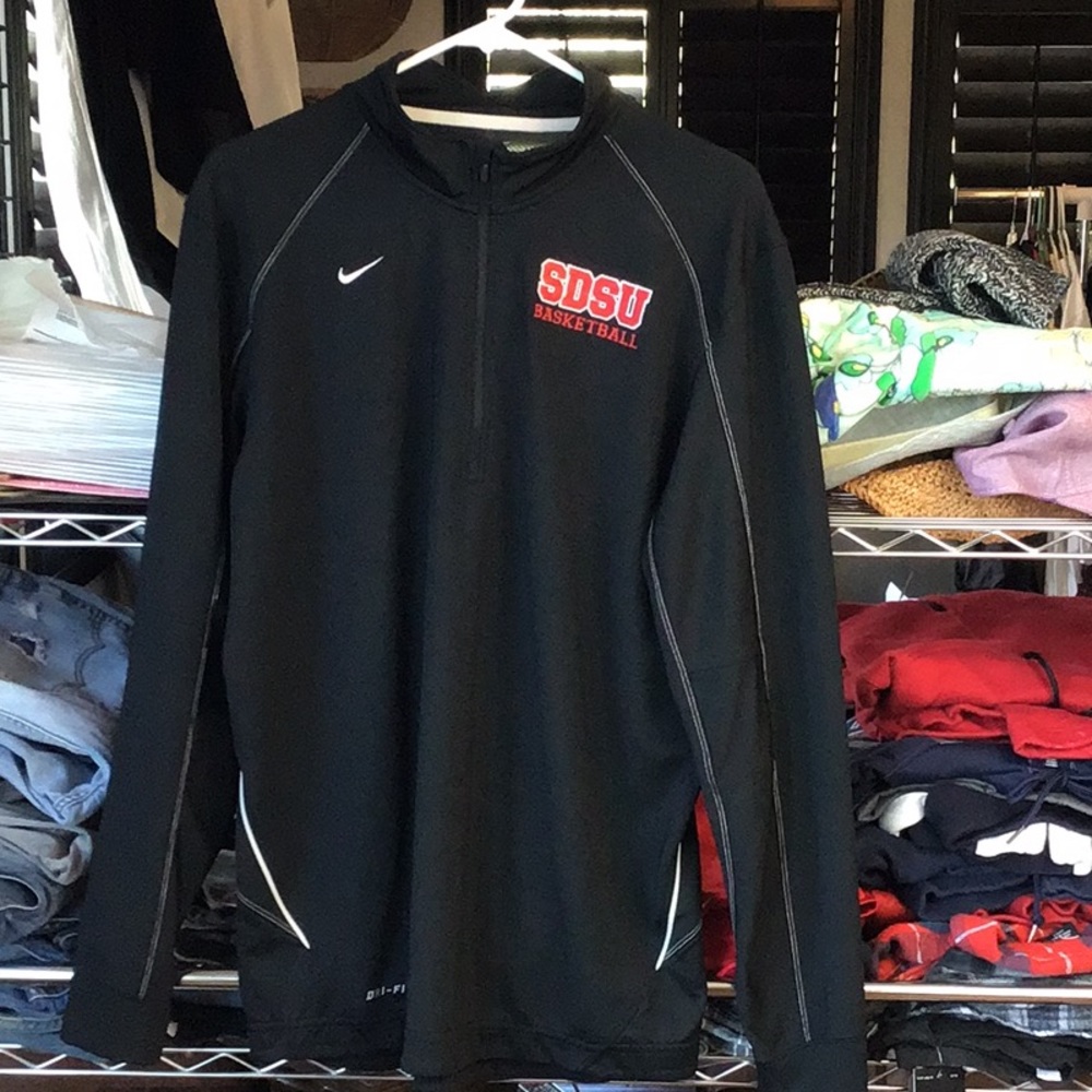 Men’s medium SDSU Basketball shootaround sweater